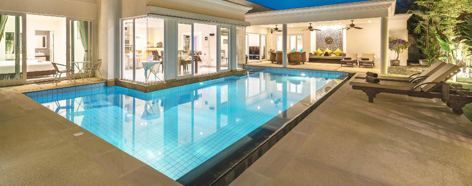 สระว่ายน้ำสวยงาม